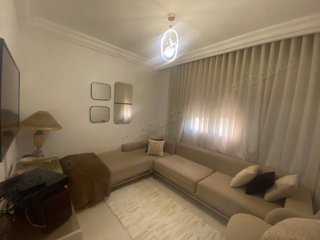 À vendre bel appartement au RDC à cite hedi nouira Ariana