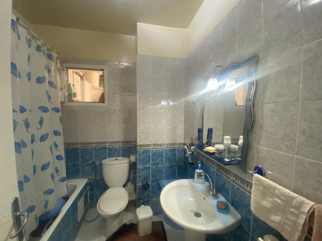 À vendre bel appartement au RDC à cite hedi nouira Ariana