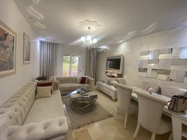 À vendre bel appartement au RDC à cite hedi nouira Ariana