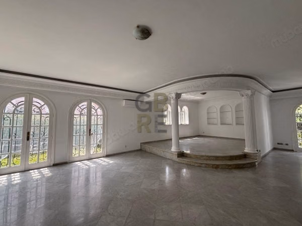 Stupenda villa con architettura originale a Hay Riad