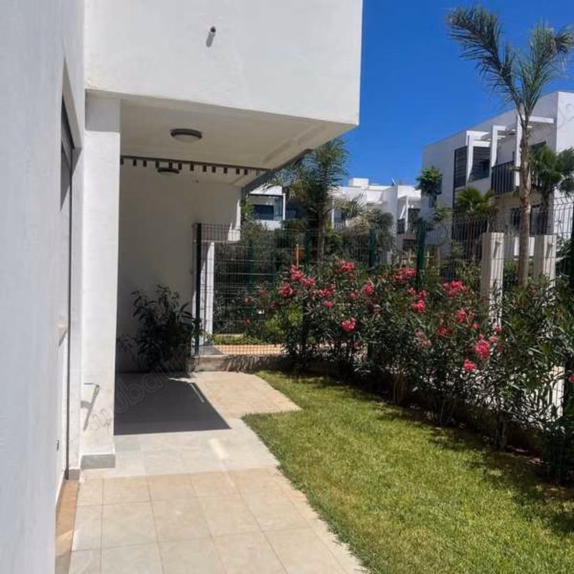 Appartamento in Affitto di 217.0 m² a Casablanca, Ain Diab Estensione 2