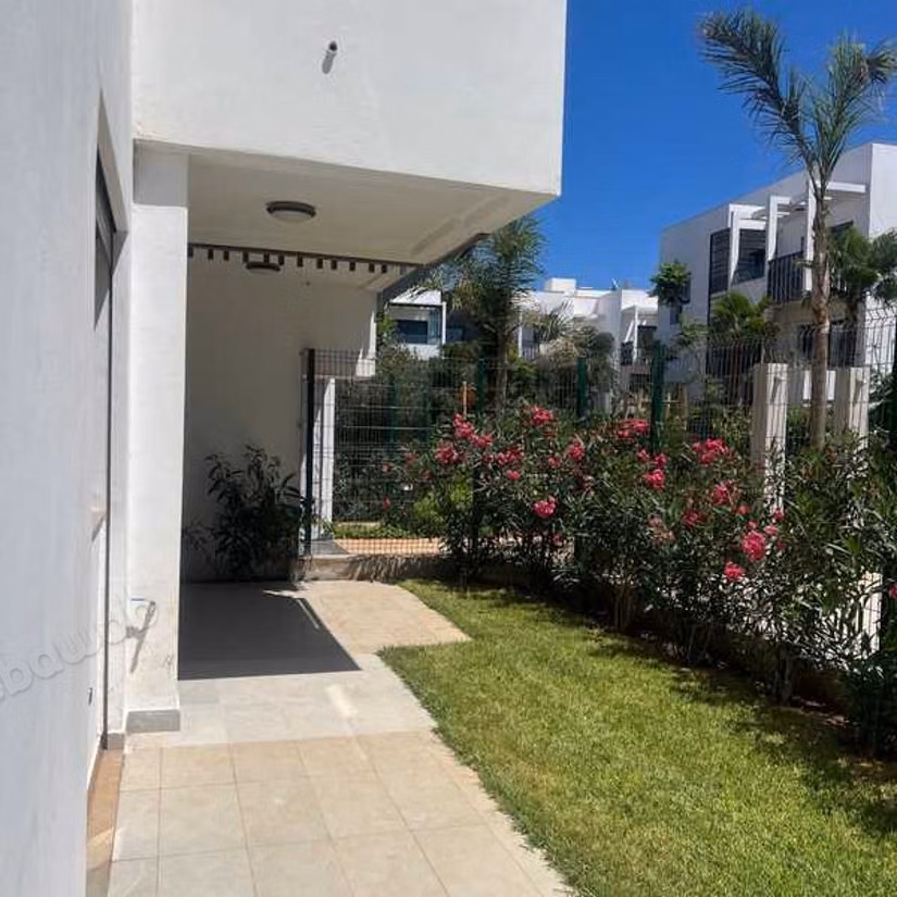 Appartement à Louer de 217.0 m² à Casablanca, Ain Diab Extension 2