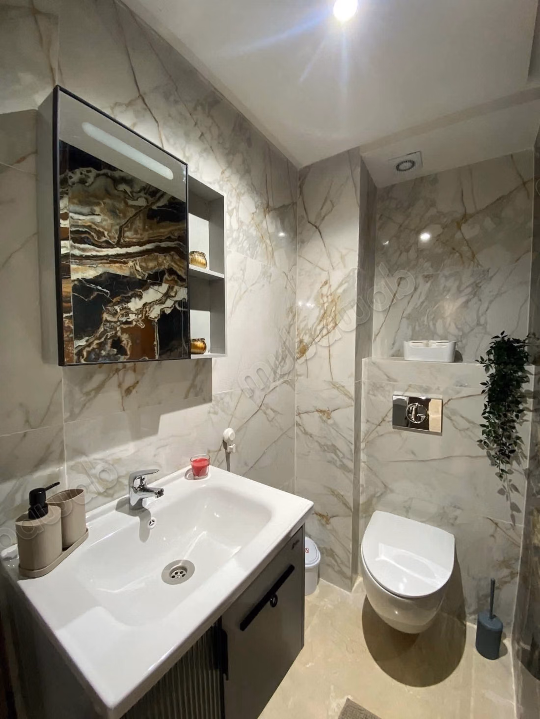 Apartments for rent in the city center. 2 rooms. Elevator and parking spaces