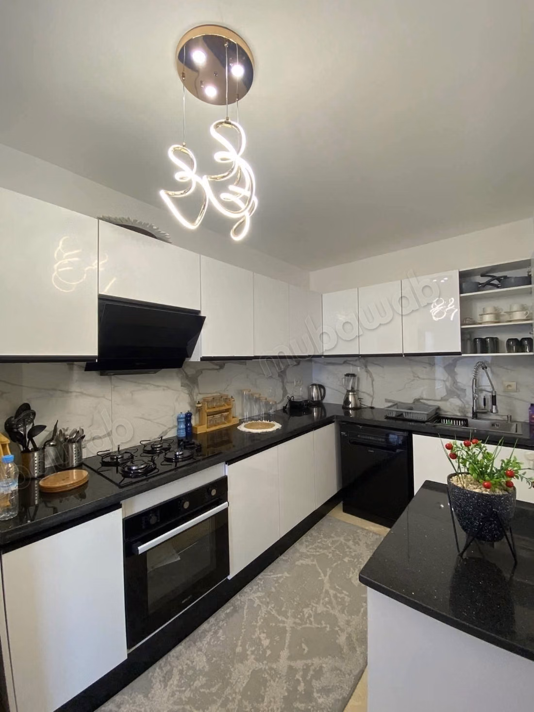 Apartments for rent in the city center. 2 rooms. Elevator and parking spaces