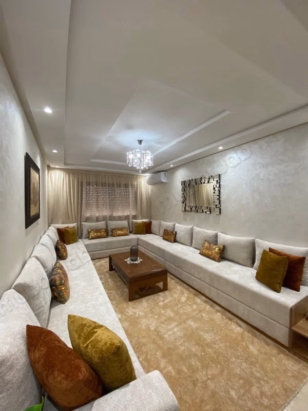 Apartments for rent in the city center. 2 rooms. Elevator and parking spaces