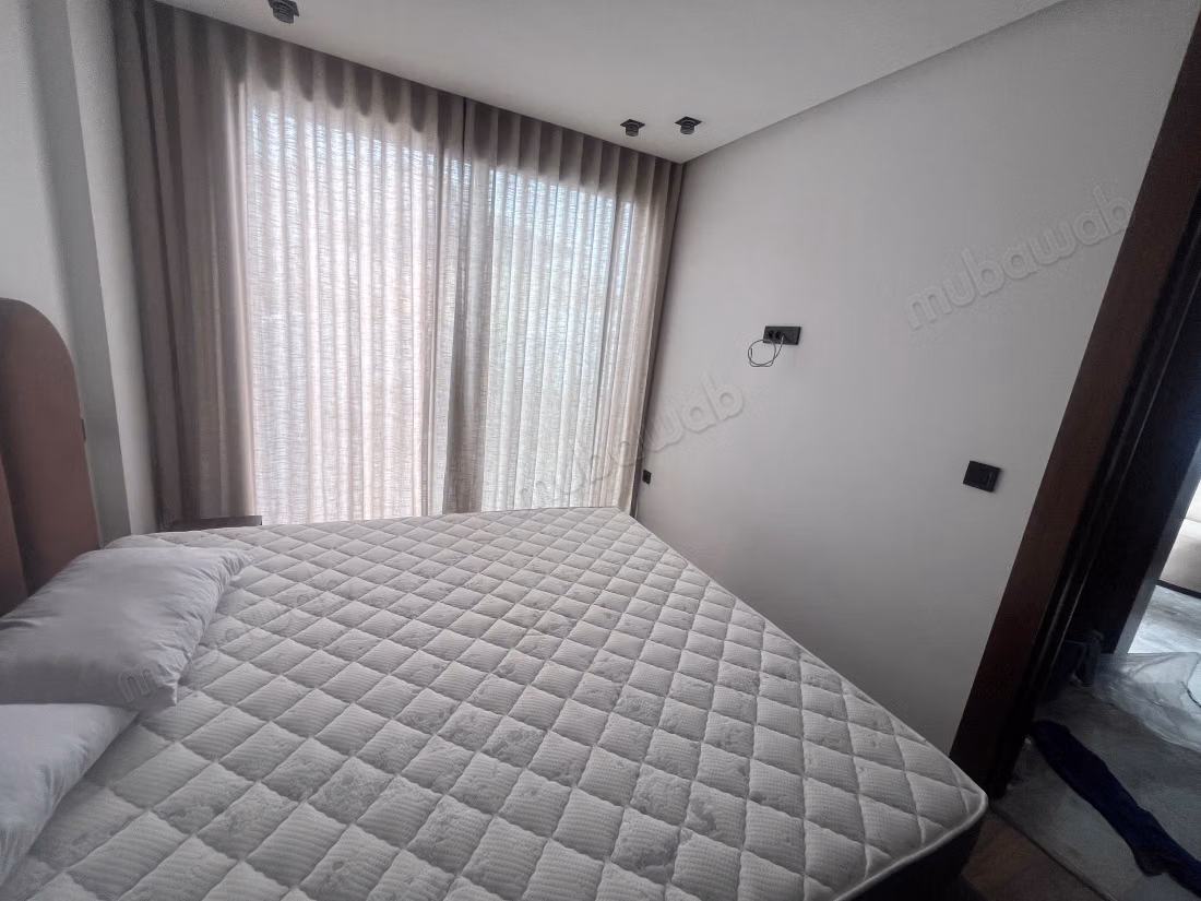 Studio à louer pres du Bd Abdelmoumen Tantonville avec une belle terrasse. 
1 chambre. 
Bien meublé