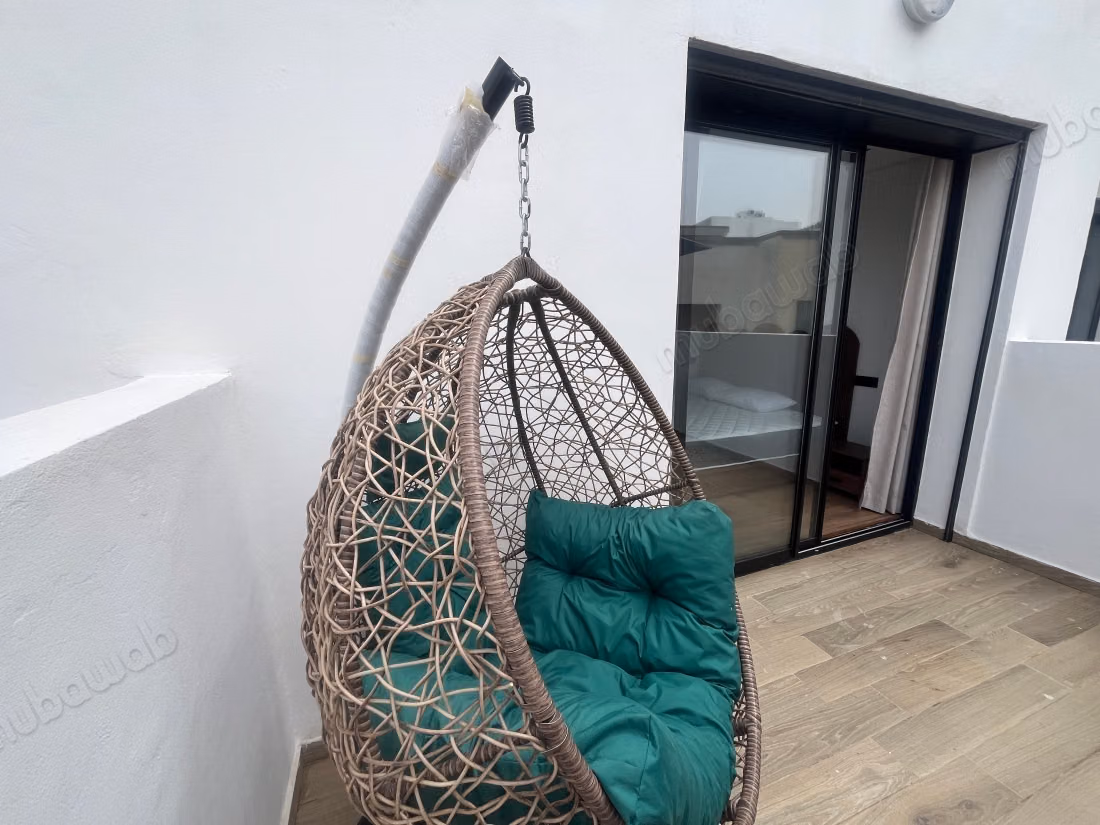 Studio à louer pres du Bd Abdelmoumen Tantonville avec une belle terrasse. 
1 chambre. 
Bien meublé