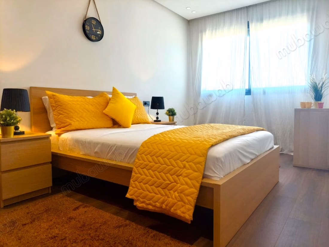 Studio meublé 49 m² 
3éme étg 
Balcon 
Gge Palmier