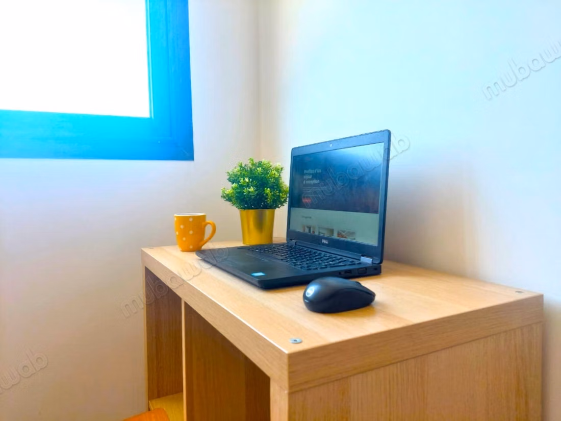 Studio meublé 49 m² 
3éme étg 
Balcon 
Gge Palmier