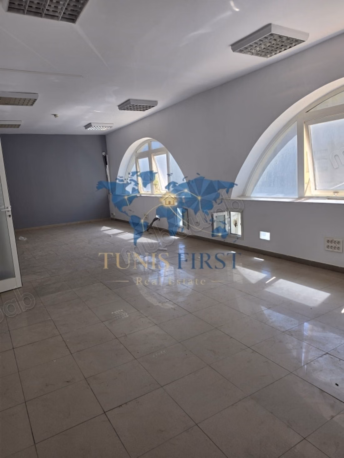 For Rent Office of 300 m² at the Lakeshores 1