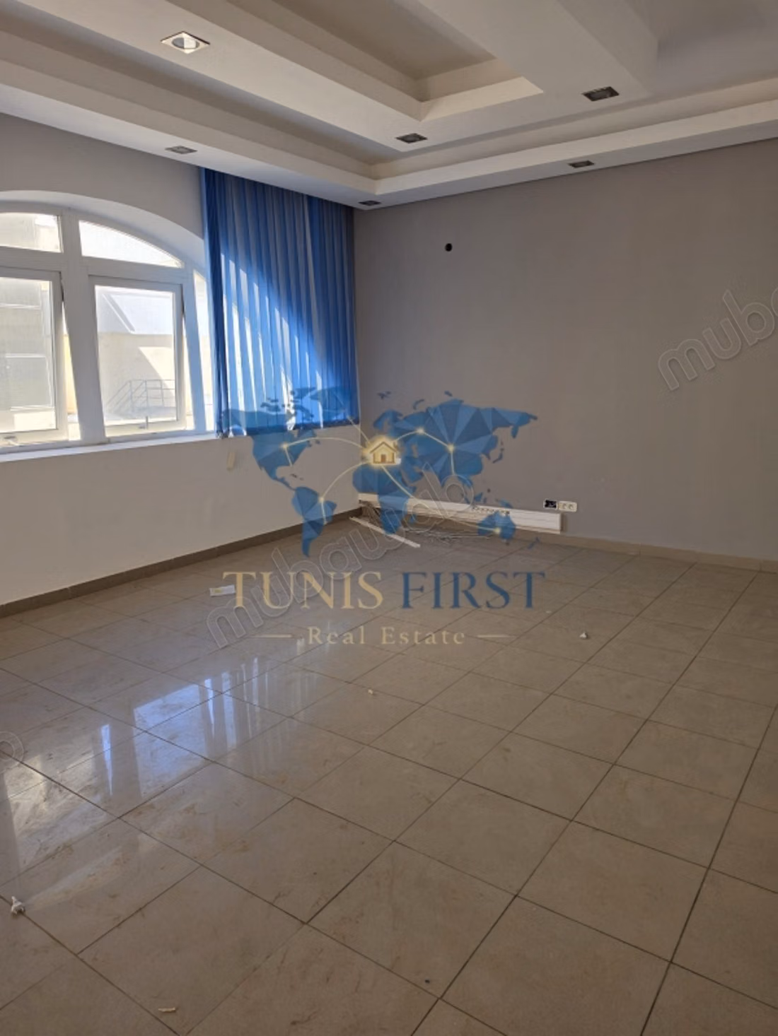 For Rent Office of 300 m² at the Lakeshores 1