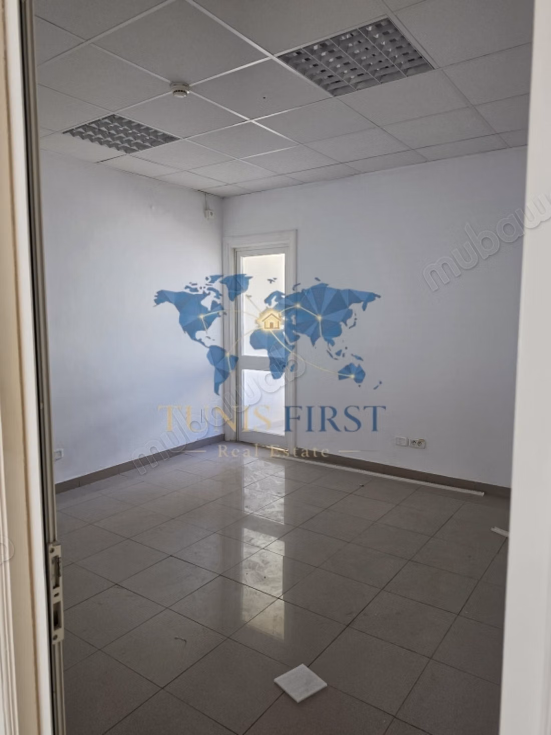 For Rent Office of 300 m² at the Lakeshores 1