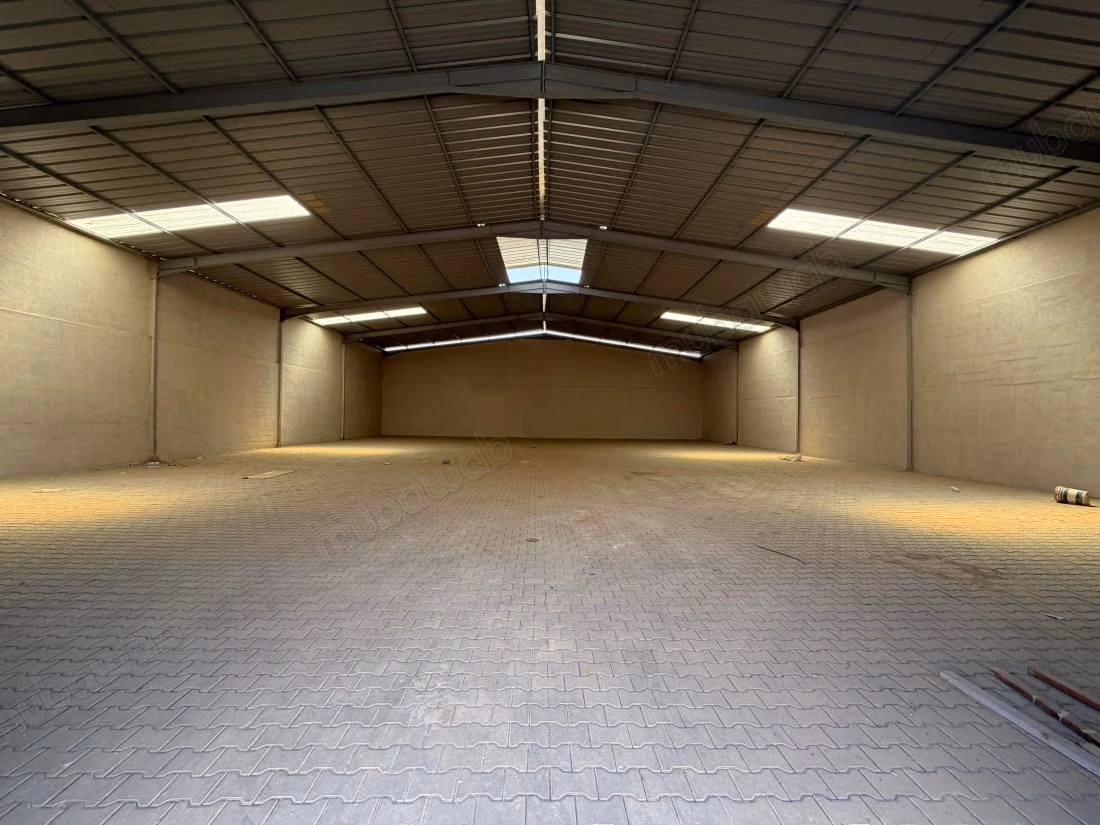 Entrepôt / Hangar 700 m² à louer – Idéal pour activité professionnelle