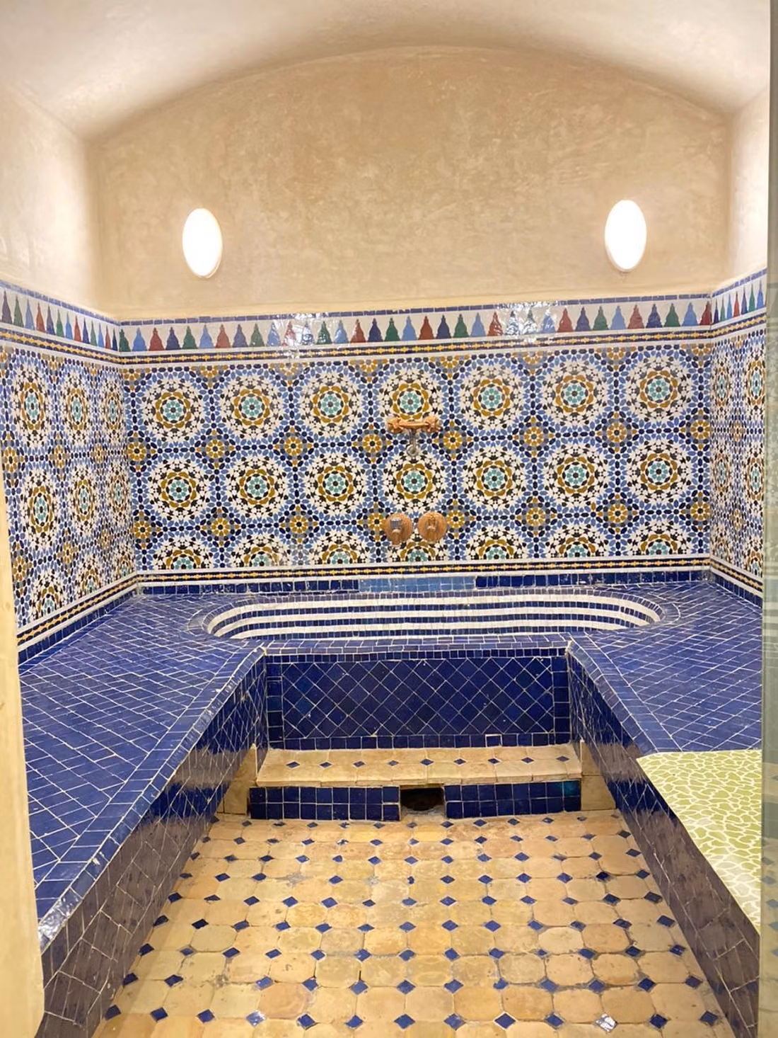 Bella villa in affitto a Malabata. 5 stanze. Arredata