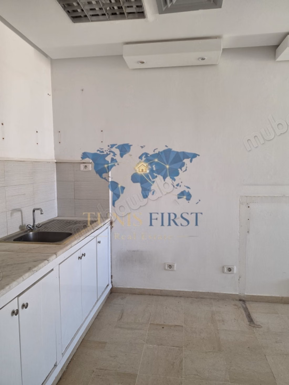 For Rent Open Space of 300 m² at the Lakeside 1