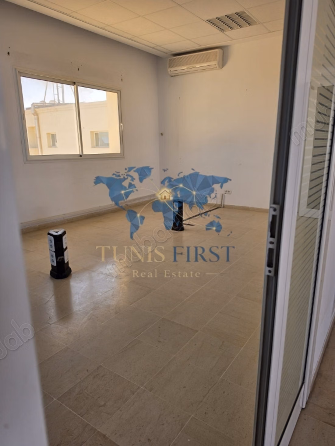 For Rent Open Space of 300 m² at the Lakeside 1