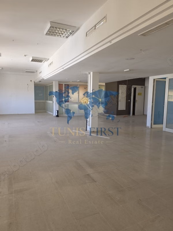 For Rent Open Space of 300 m² at the Lakeside 1