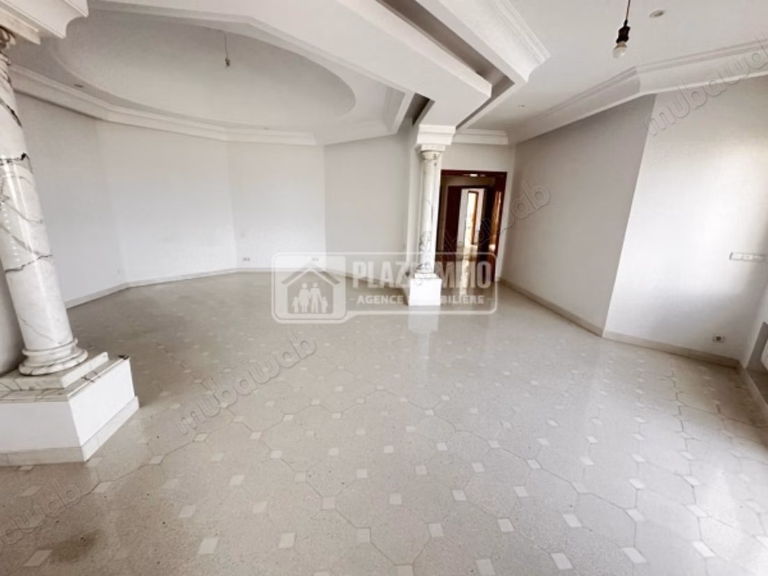 For rent a villa in Marsa Cube by the water