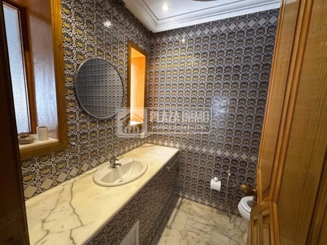 For rent a villa in Marsa Cube by the water