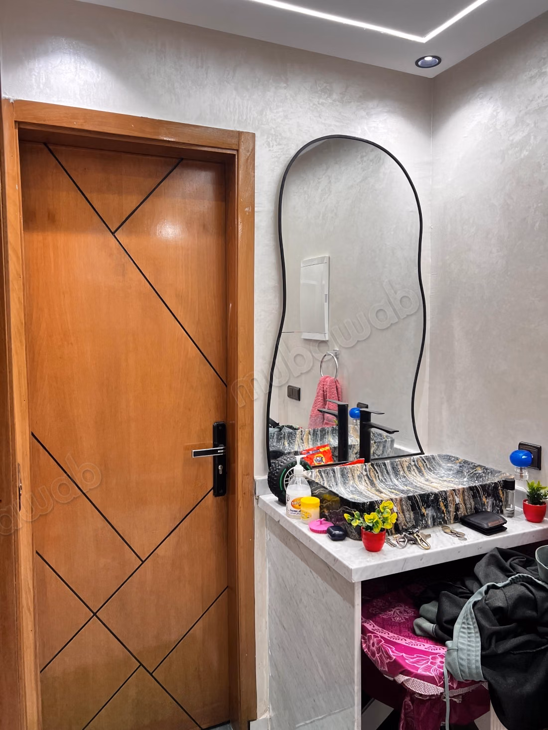 Appartements à louer à Beni Mellal. 1 chambre. Salon marocain et antenne satellite