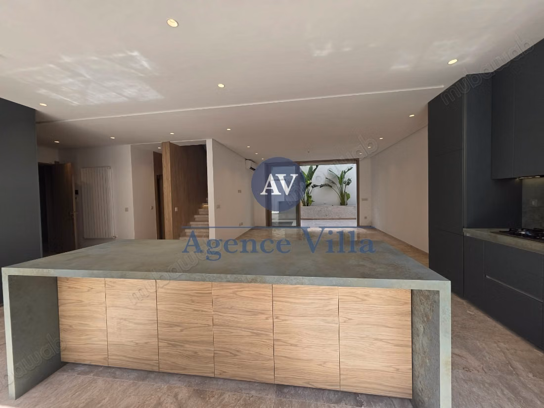For rent new duplex S3 with pool in La Marsa