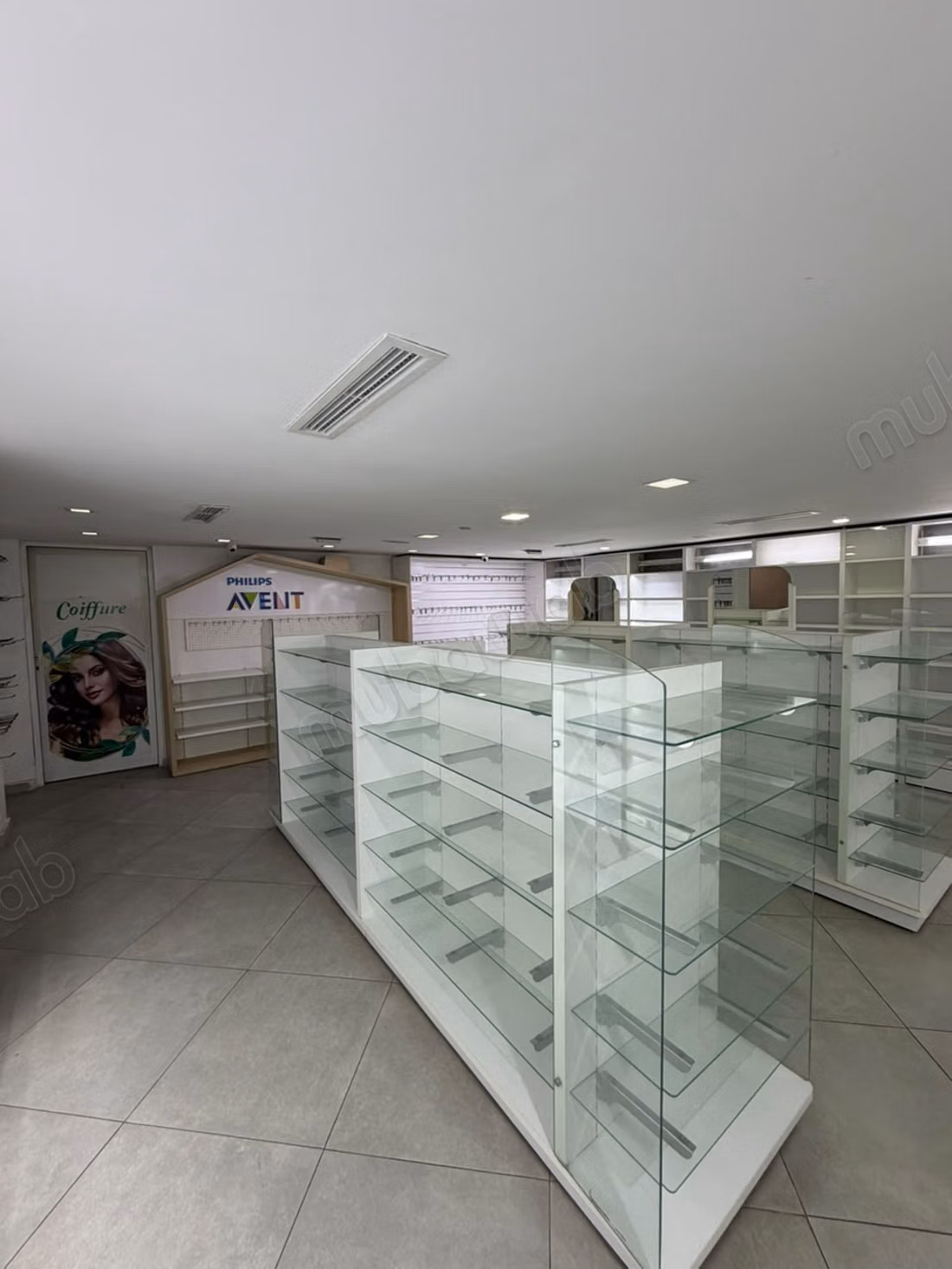 Magasin à vendre 
Avenue résistance