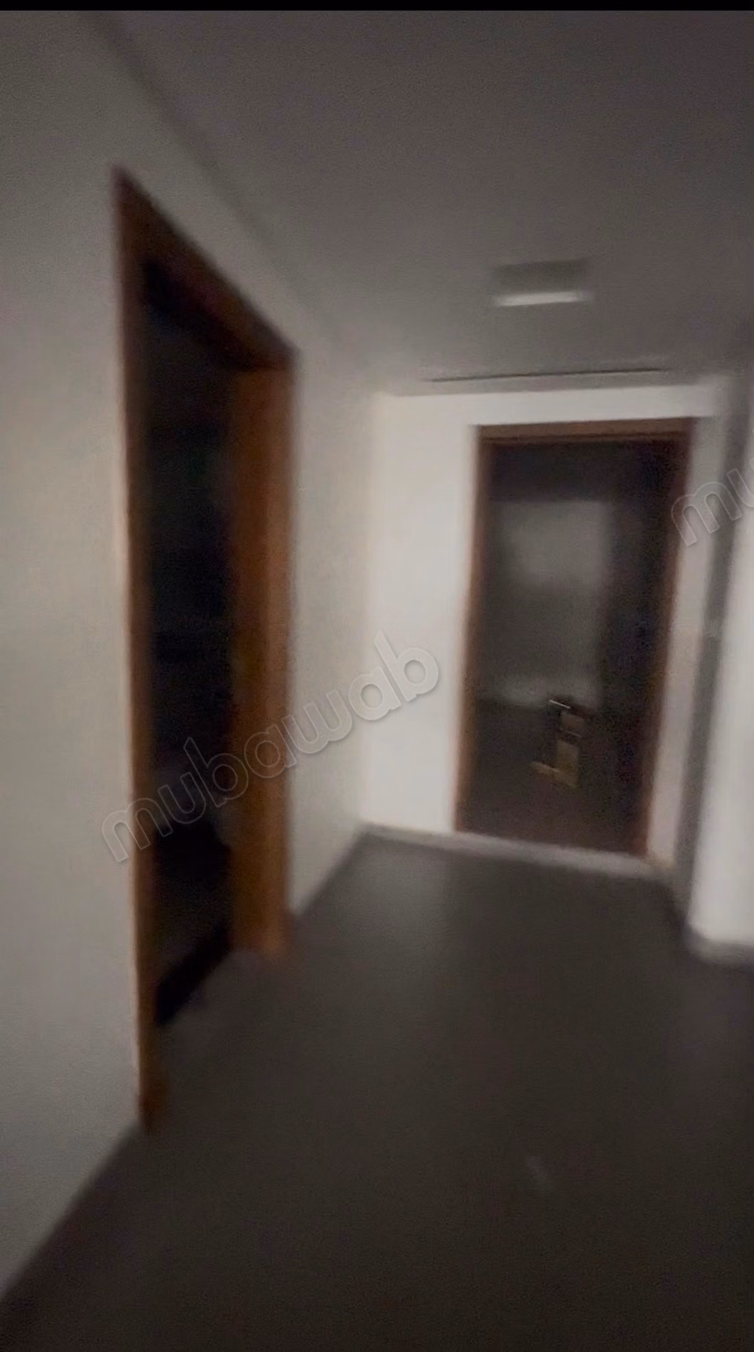 Appartamento vuoto con due camere da letto in affitto