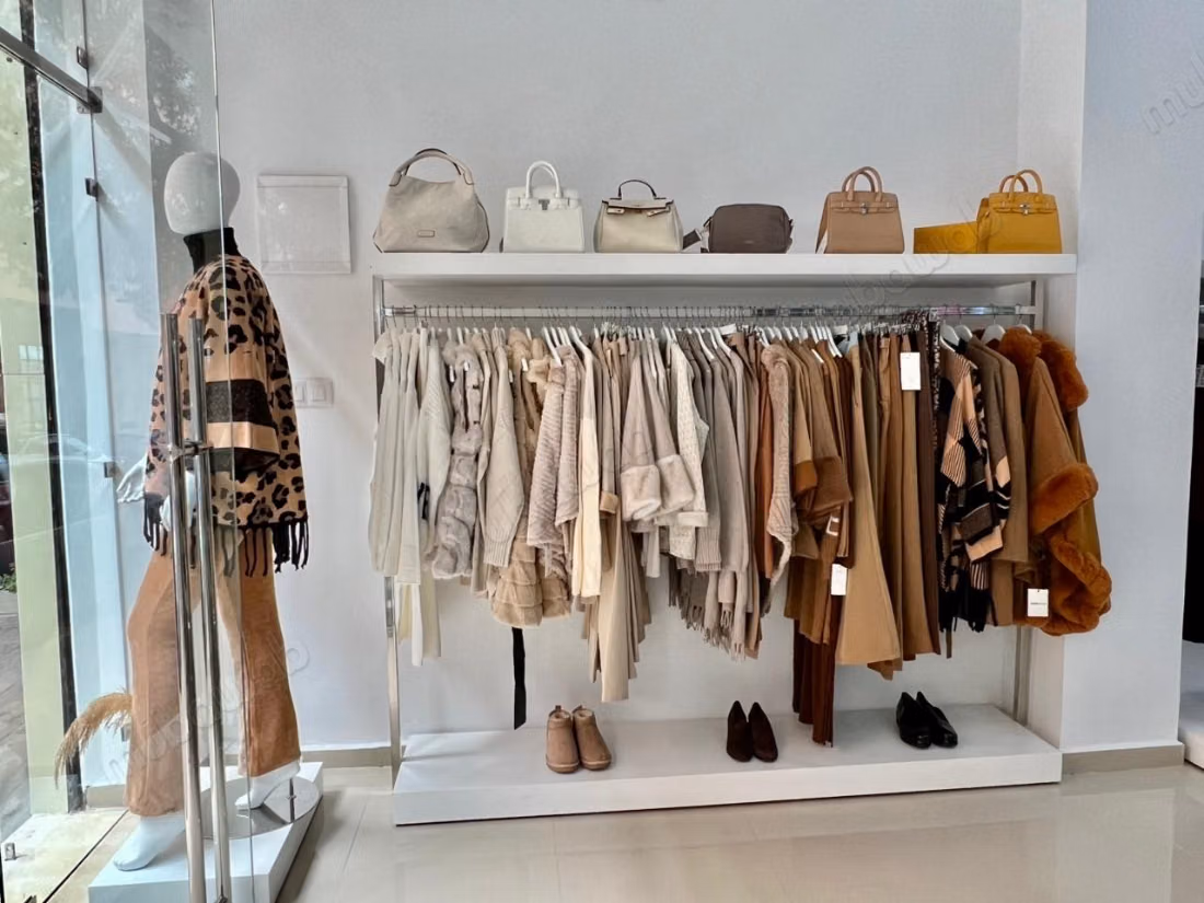 Bellissimo negozio in vendita a Hay Hassani. Superficie totale di 101 m². Riscaldamento centralizzato