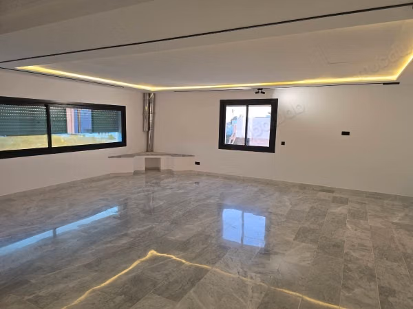 Appartement S3 vide à la Marsa