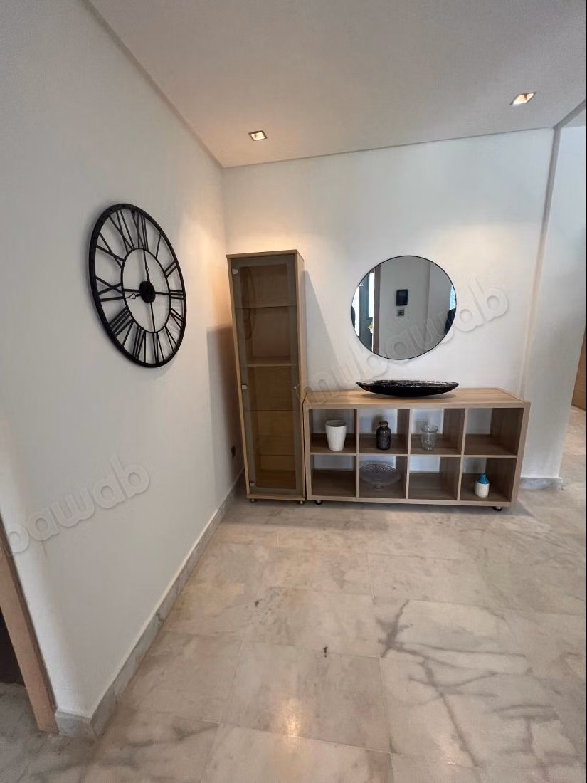 Bel appartement en location à Ville Verte.
Superficie 260 m².
Meublé
