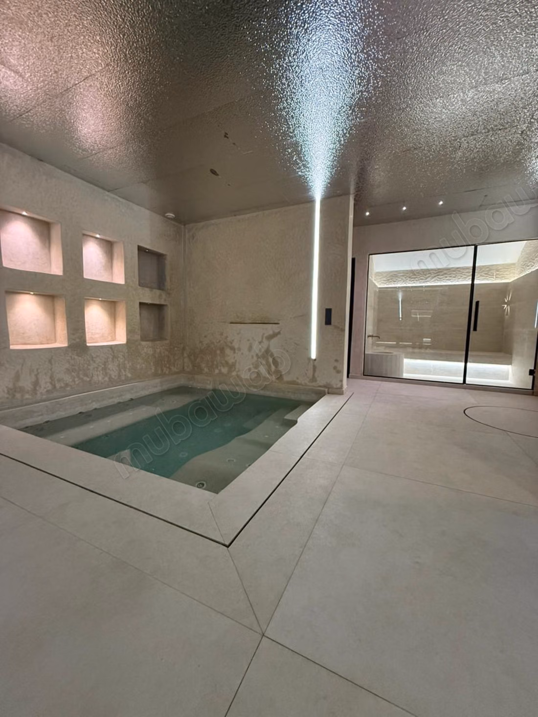 Seizoensverhuur luxe villa in Al Bahraoyine. 6 comfortabele kamers. Terras en lift