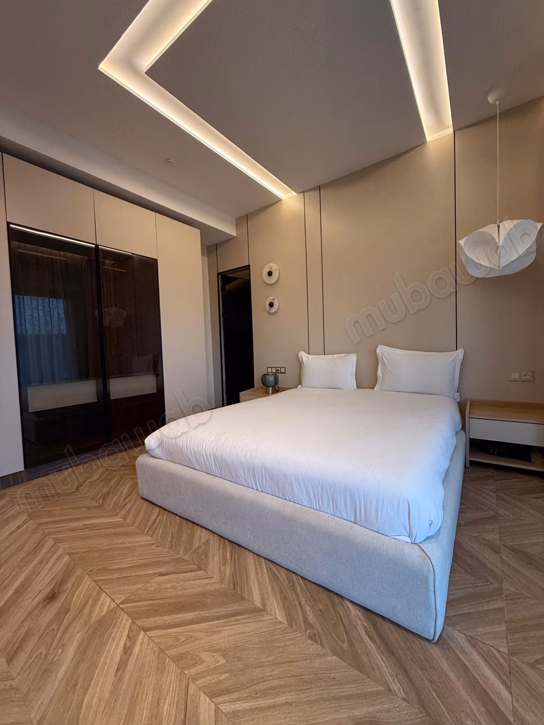 Seizoensverhuur luxe villa in Al Bahraoyine. 6 comfortabele kamers. Terras en lift