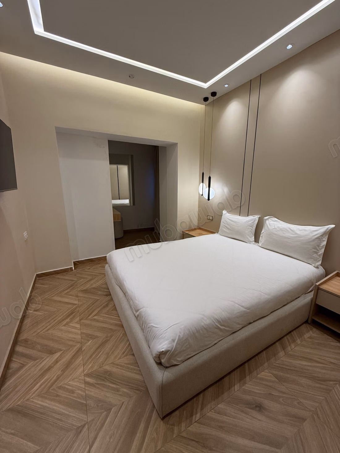 Seizoensverhuur luxe villa in Al Bahraoyine. 6 comfortabele kamers. Terras en lift