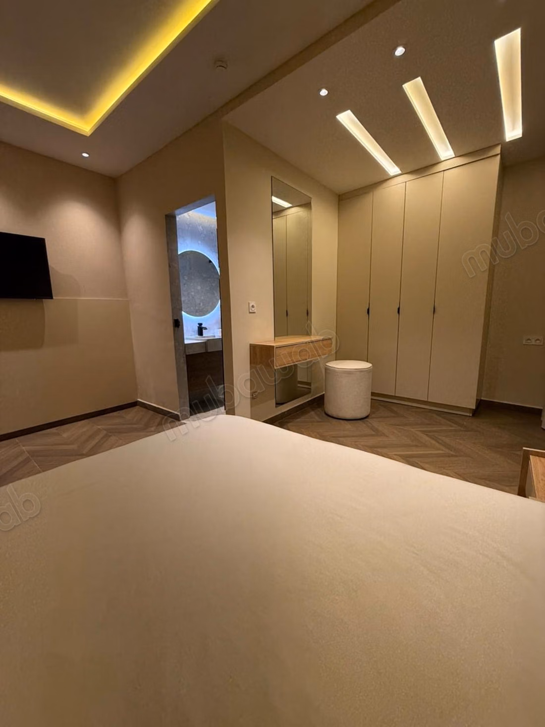 Seizoensverhuur luxe villa in Al Bahraoyine. 6 comfortabele kamers. Terras en lift