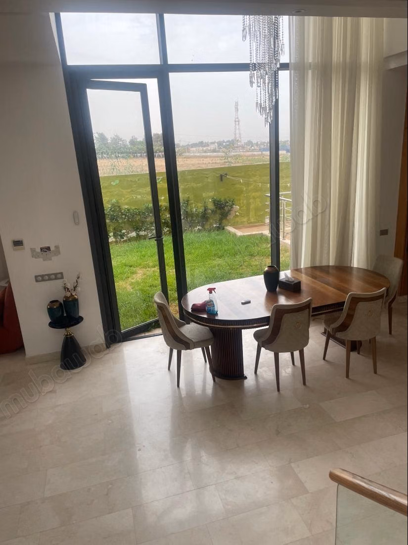 Magnifica Villa in Affitto Vuota o Arredata Bouskoura