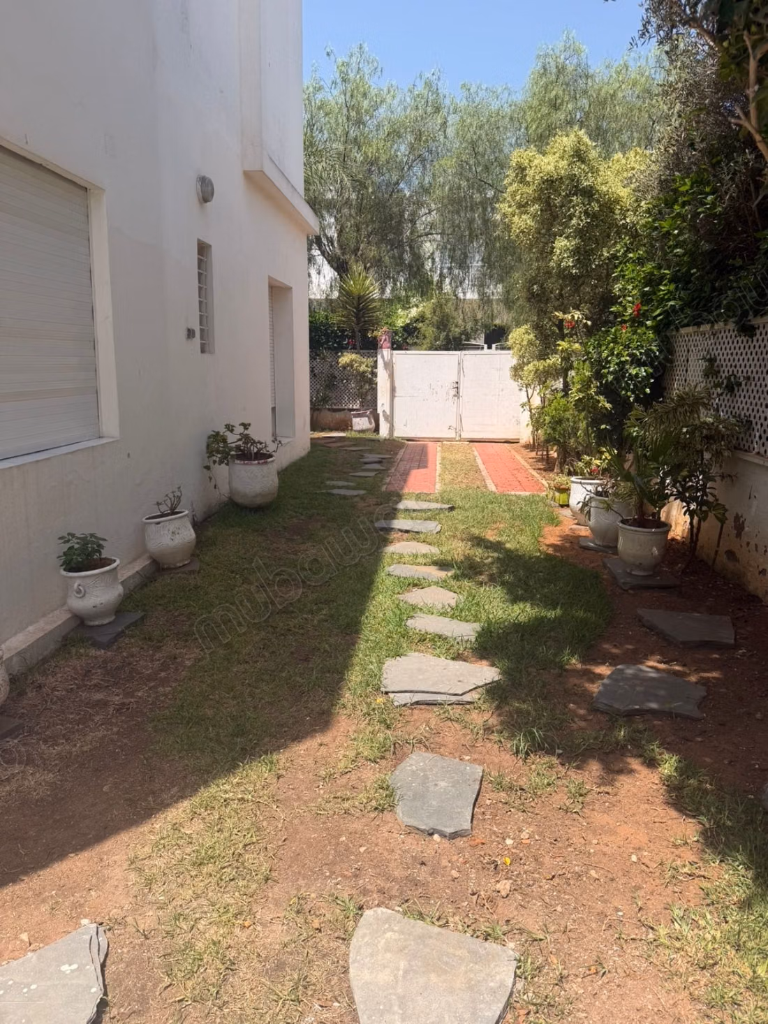 Loue residence securise villa meublee piscine