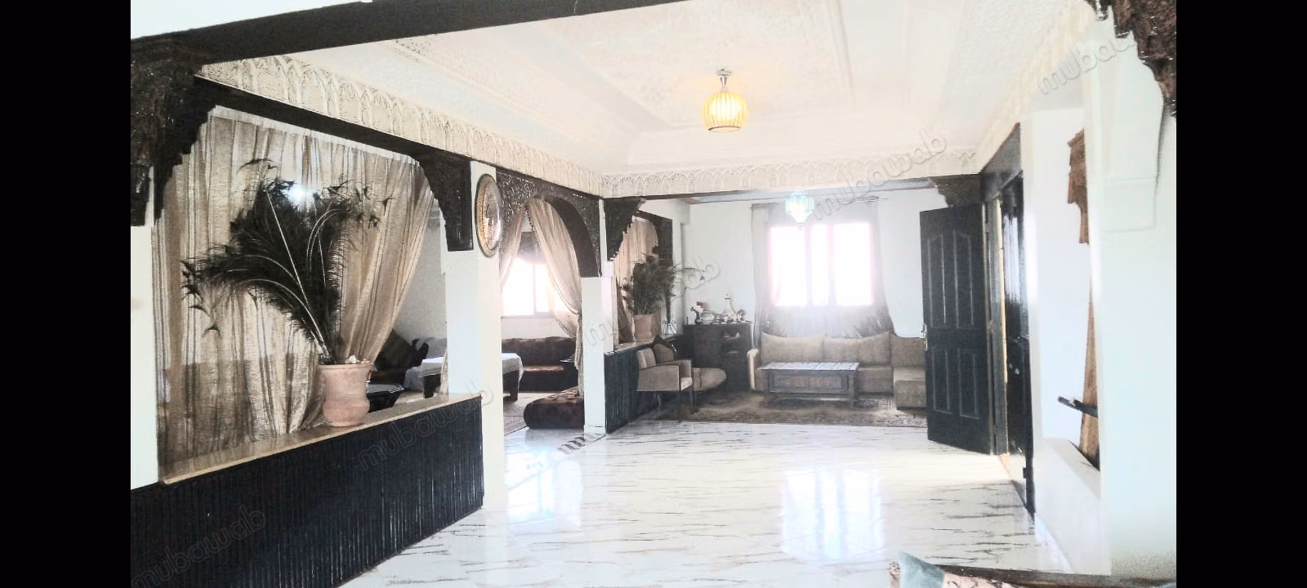 Immeuble à vendre avec des appartements et magasin