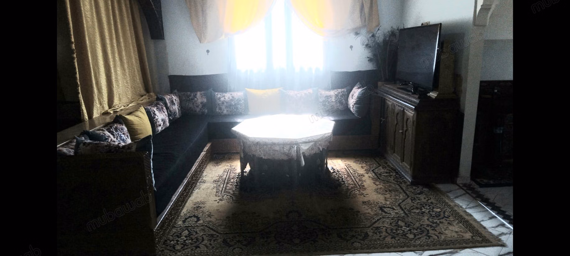 Immeuble à vendre avec des appartements et magasin