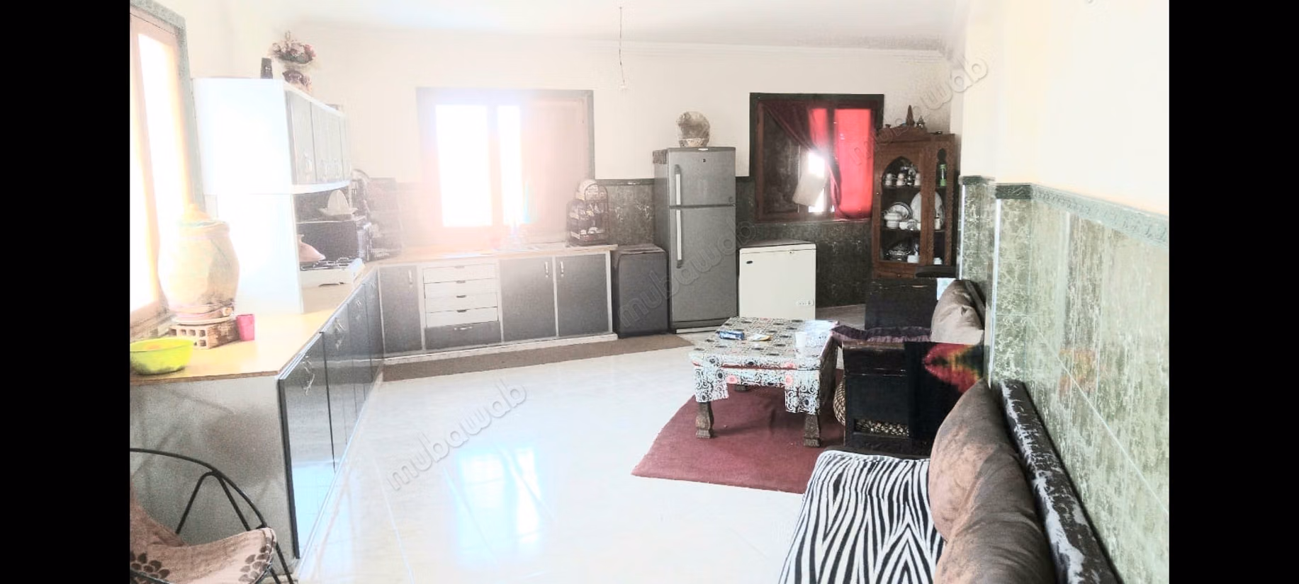 Immeuble à vendre avec des appartements et magasin