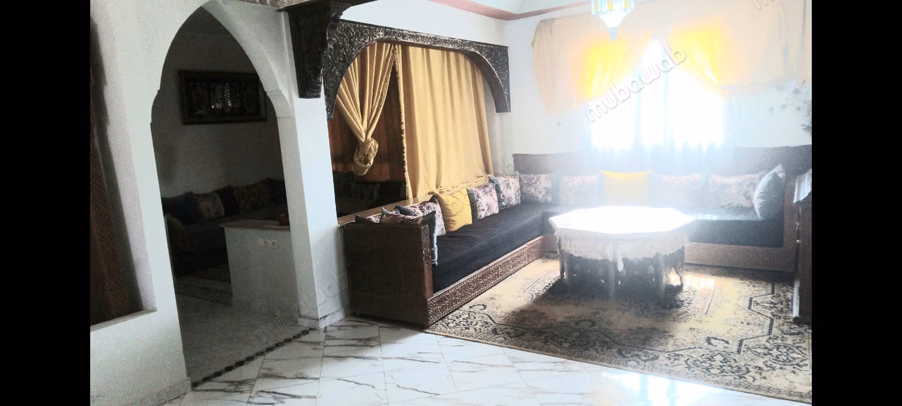 Immeuble à vendre avec des appartements et magasin