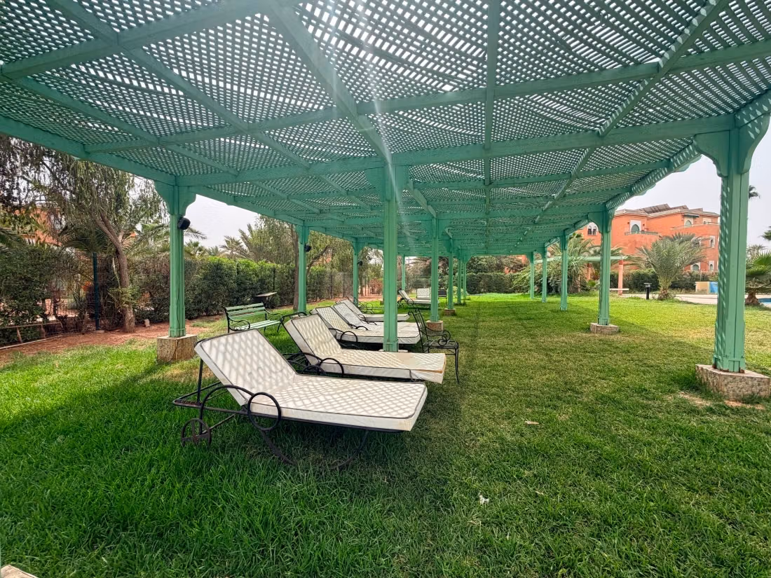 RÉSIDENCE PALMERAIE 1 Appartement meublé 100 m², terrasse vue Atlas