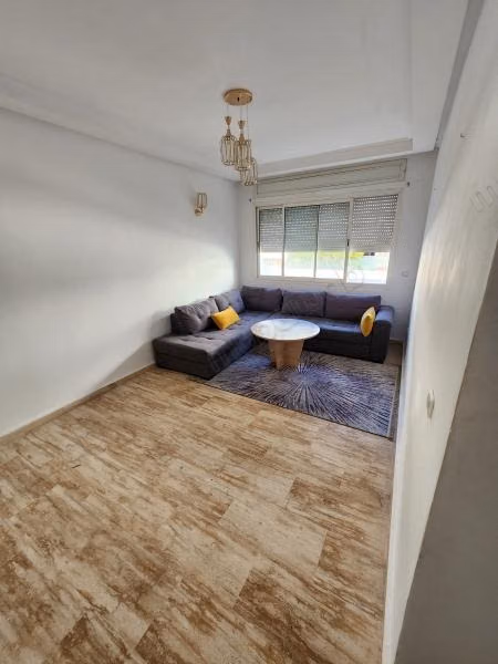 Superb apartamento en alquiler en CIL Hay Salam. 3 habitaciones. Terraza y ascensor