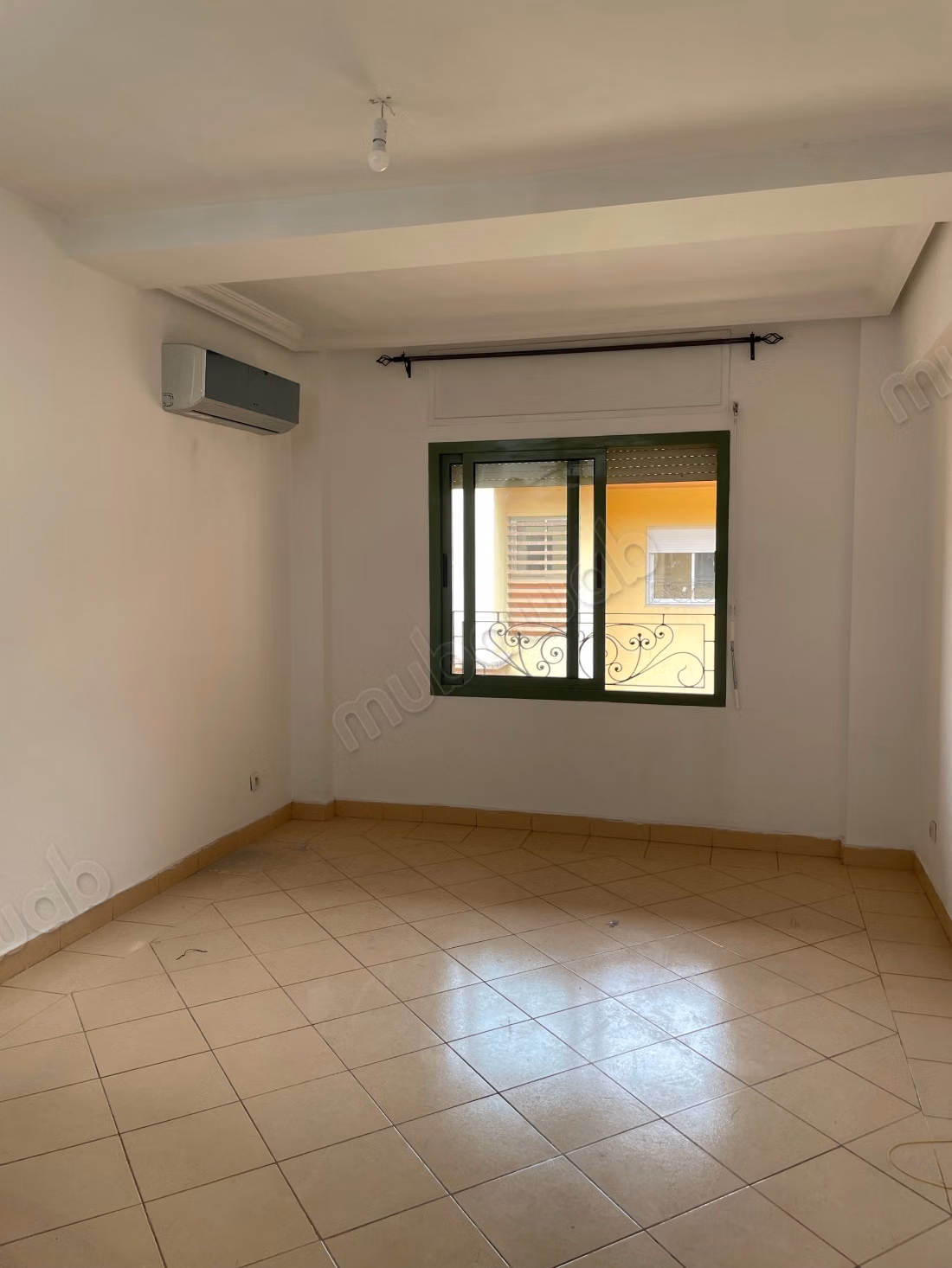 Affitta questo appartamento a Guéliz. 3 camere confortevoli. Finestre con doppio vetro e porta blindata