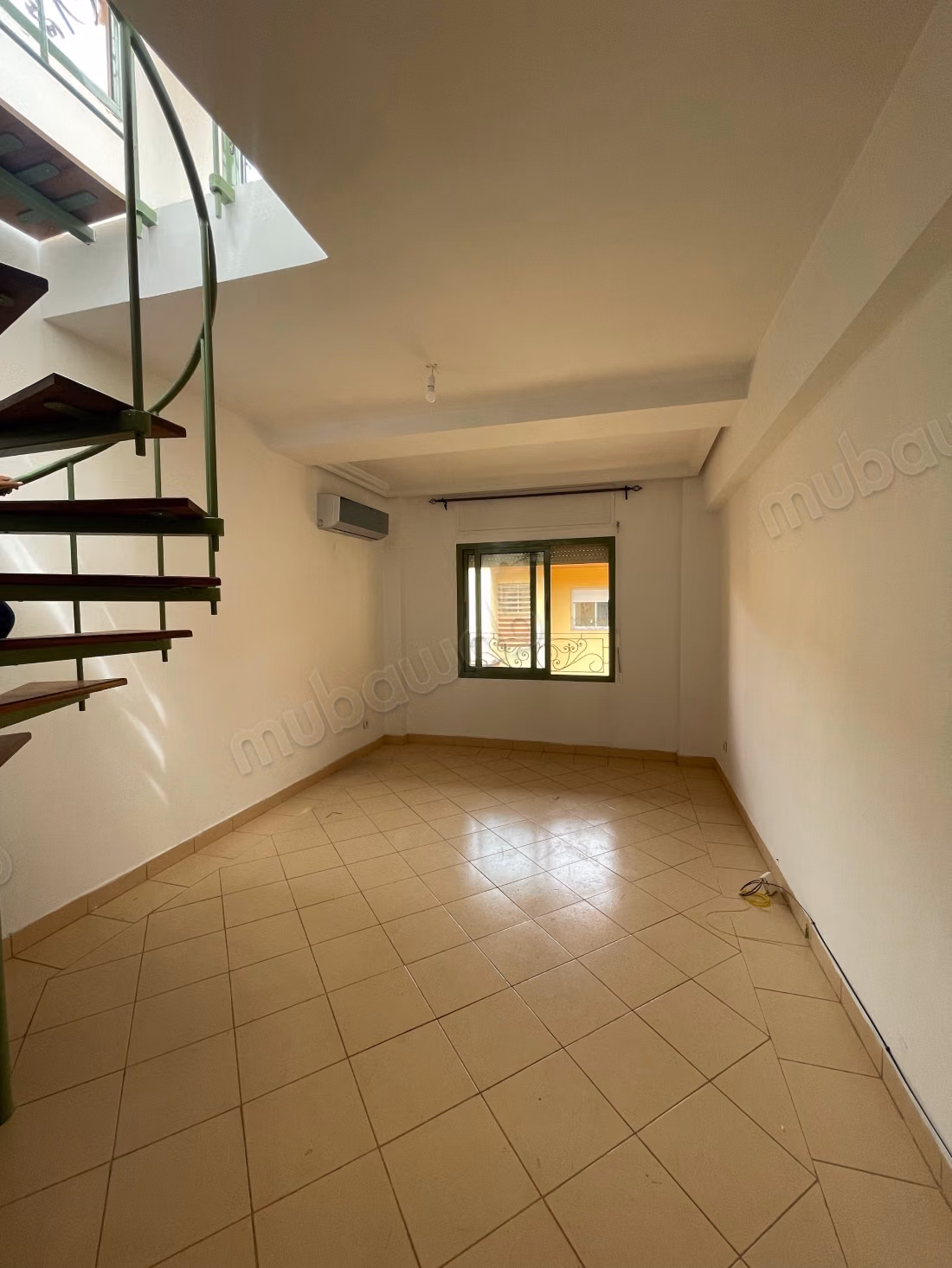 Affitta questo appartamento a Guéliz. 3 camere confortevoli. Finestre con doppio vetro e porta blindata