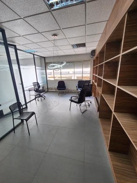 Offices for rent in Beauséjour. Area 60 m². With elevator and terrace