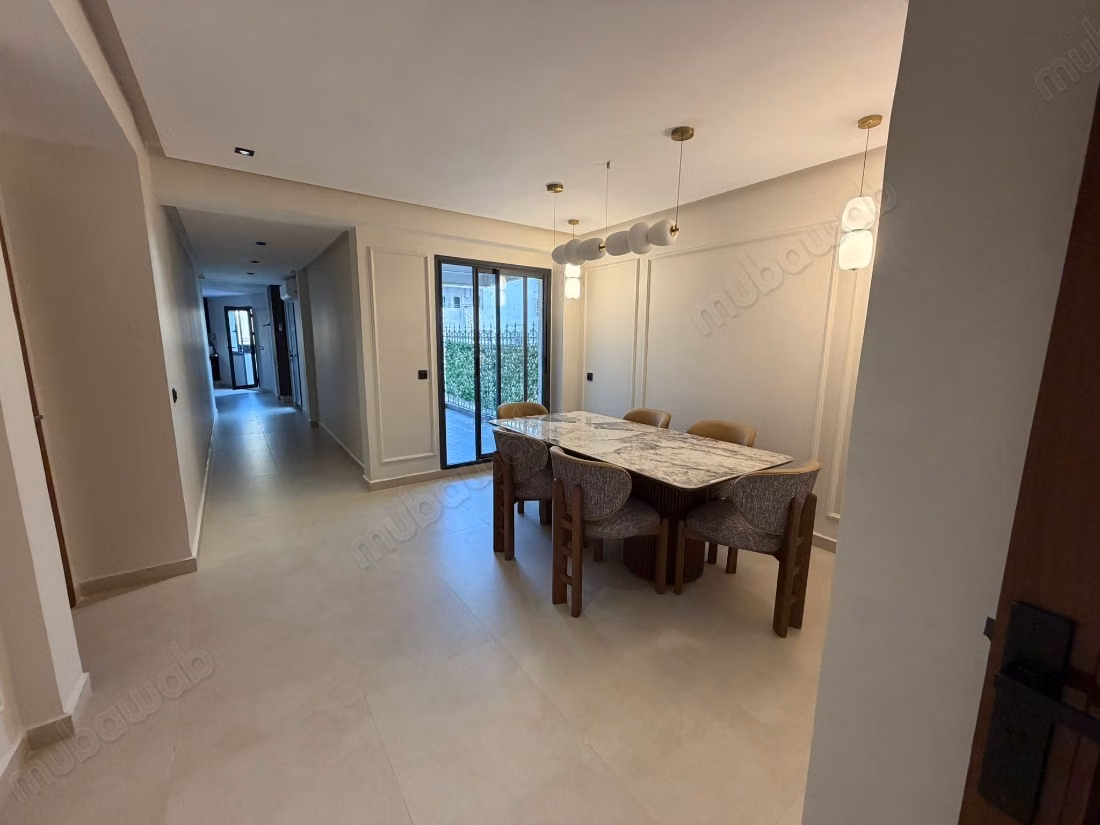 Superbe appartement à louer à Palmier. 3 chambres agréables. Ameublement neuf
