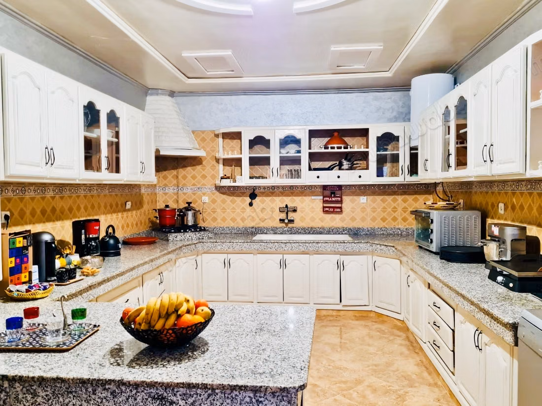 Magnifique villa à louer pour vos vacances. 5 chambres. Porte blindée, sécurité