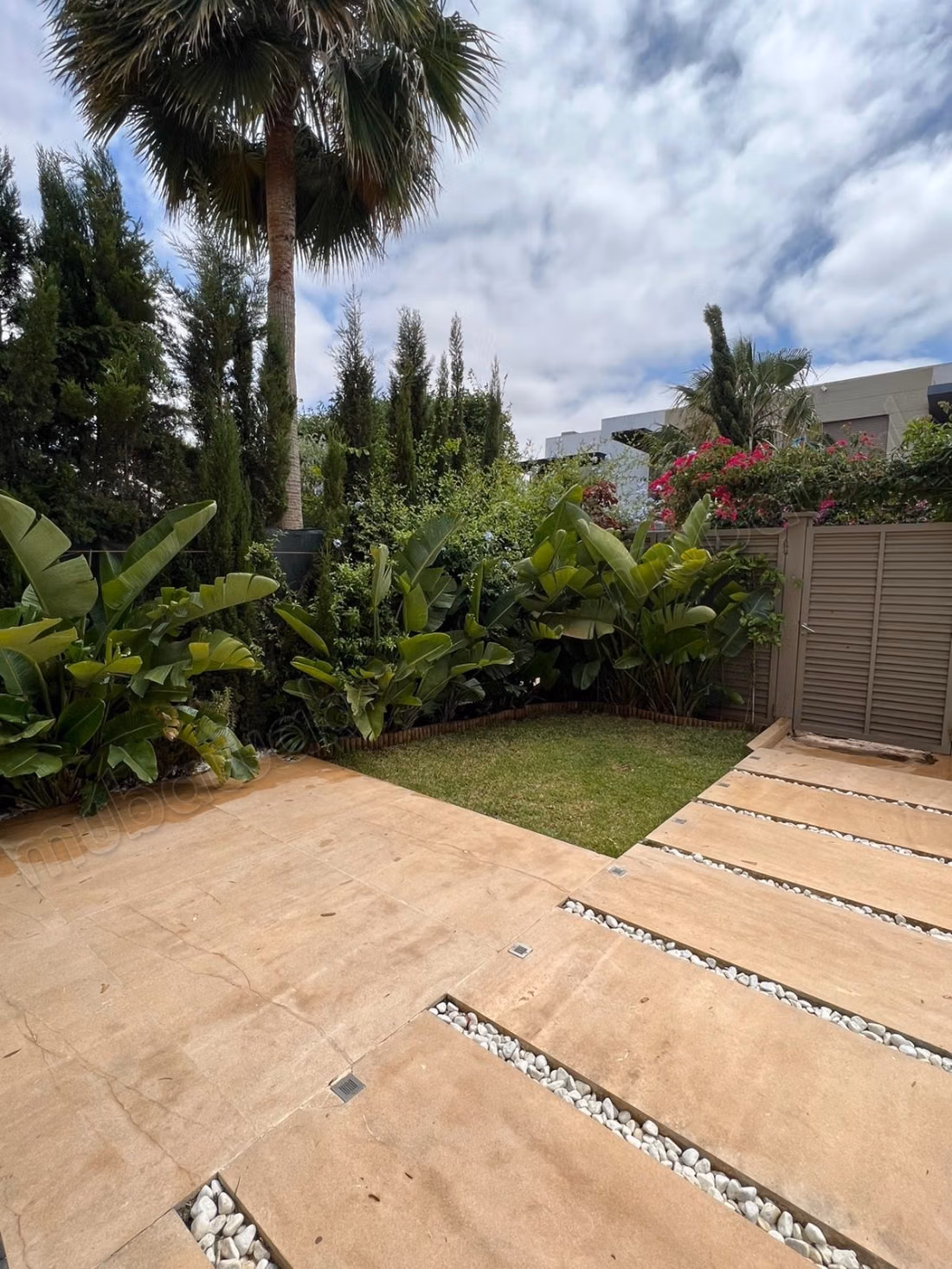 Magnífica villa en venta en Dar Bouazza. Superficie de 212 m². Bien amueblada