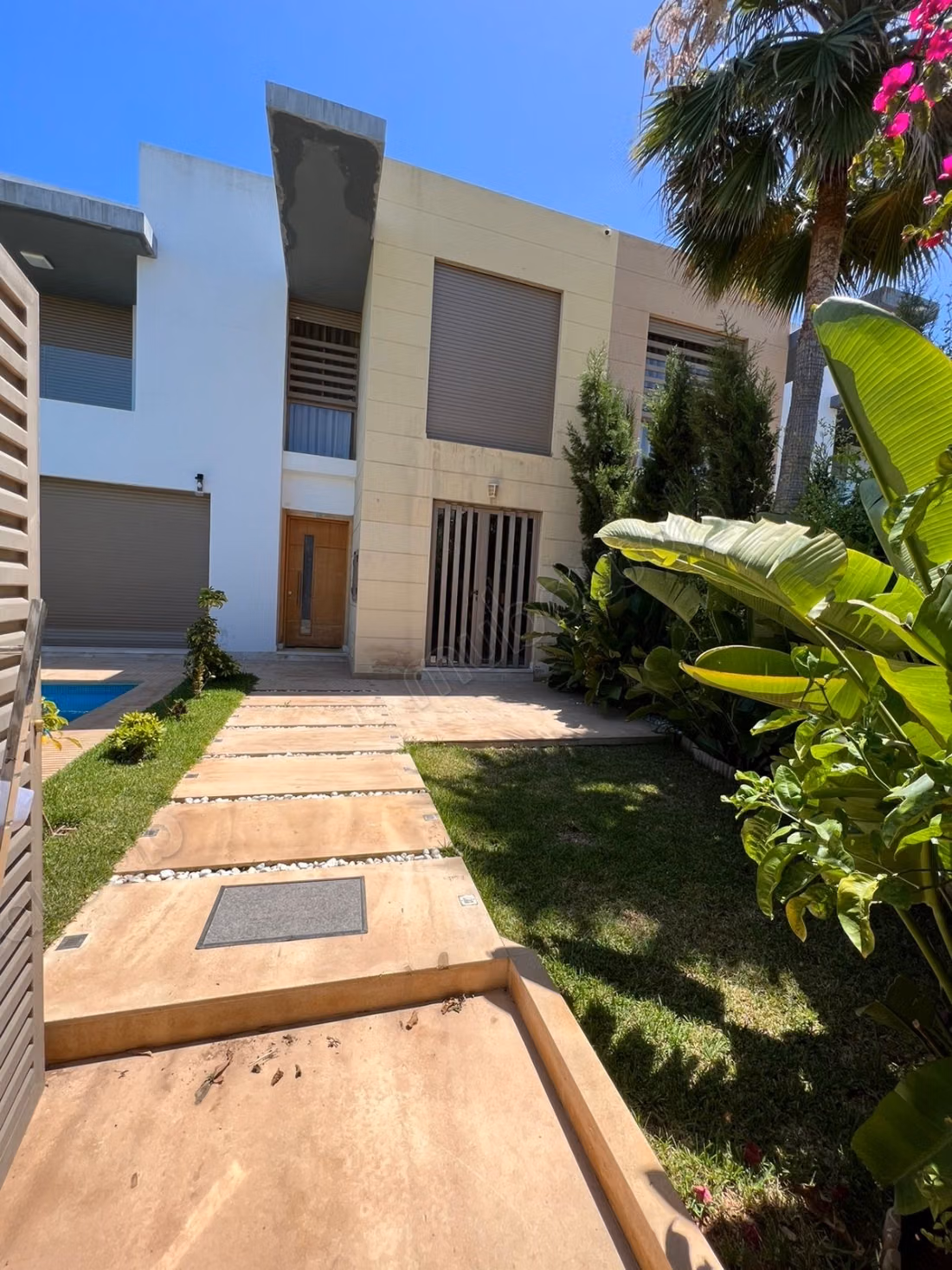 Magnífica villa en venta en Dar Bouazza. Superficie de 212 m². Bien amueblada