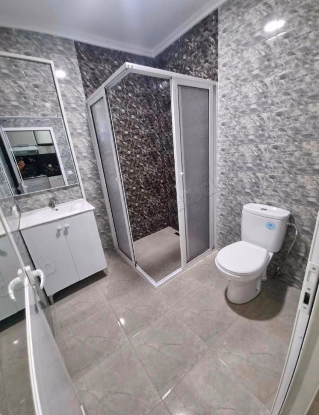 Appartement merveilleux à louer à Fnideq. Superficie totale de 80 m². Meublé